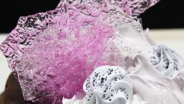 Elementos Decorativos Esenciales para Pasteles Navide&ntilde;os