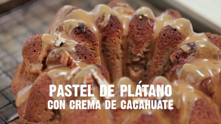 Delicioso bizcocho de plátano con crema de cacahuate